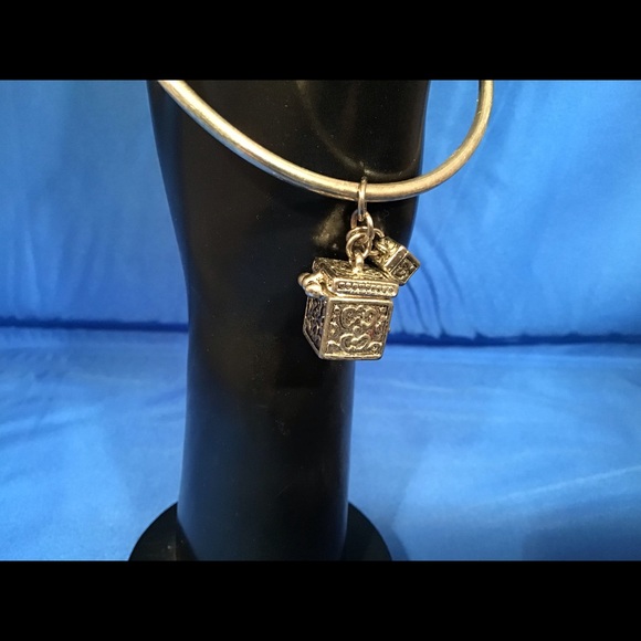 950 sterling bangle w/ prayer box (opens/closes) - Picture 2 of 8